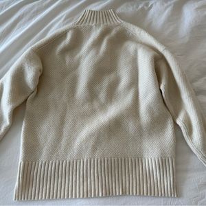 White everlane cashmere sweater